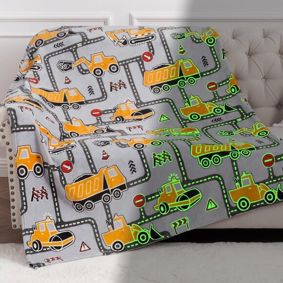 🚧🚧Construction Truck Toys Glow in The Dark Excavator Blanket NWT - Picture 1 of 9